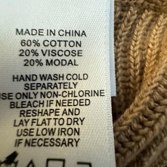 1State sweater with balloon sleeve - NWT
MSRP 69$ usd - Picture 7 of 7